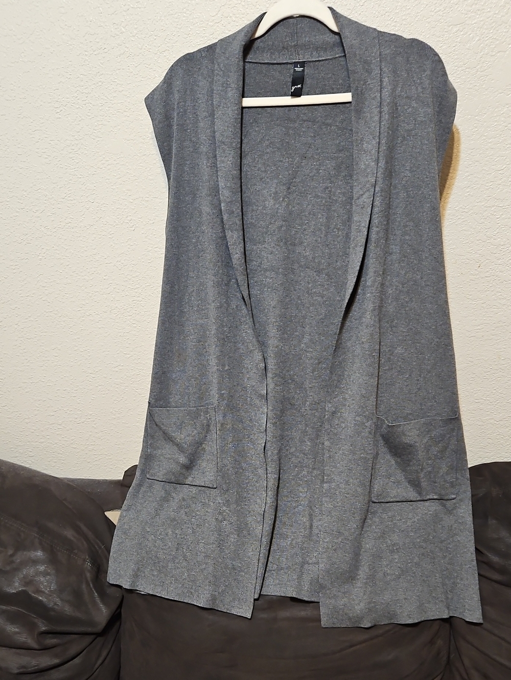 GNW Gray Sleeveless Open-Front Knit Cardigan with Pockets